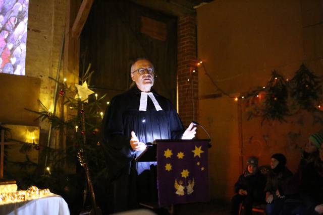 Scheunengottesdienst und 15. Türchen des "Lebendigen Adventskalenders"