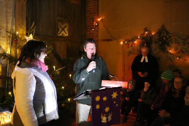 Scheunengottesdienst und 15. Türchen des "Lebendigen Adventskalenders"