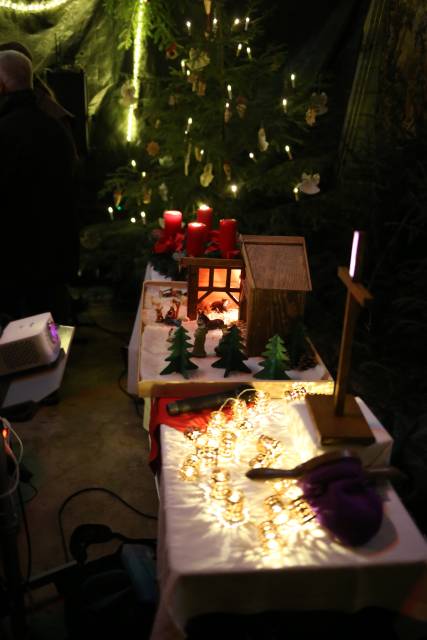 Scheunengottesdienst und 15. Türchen des "Lebendigen Adventskalenders"