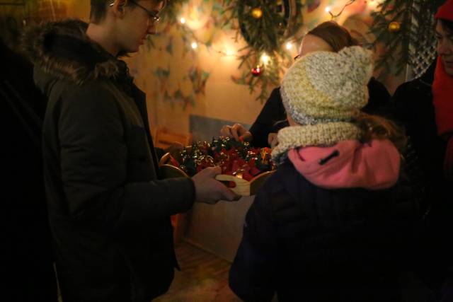 Scheunengottesdienst und 15. Türchen des "Lebendigen Adventskalenders"