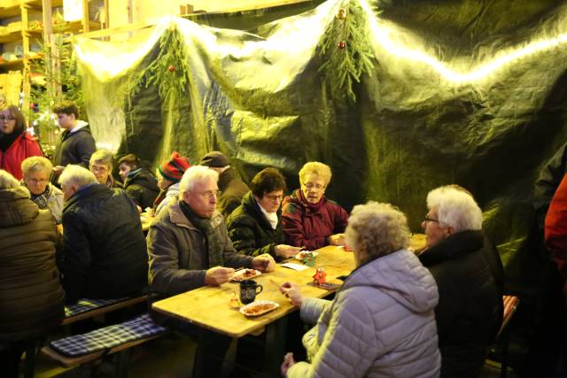 Scheunengottesdienst und 15. Türchen des "Lebendigen Adventskalenders"