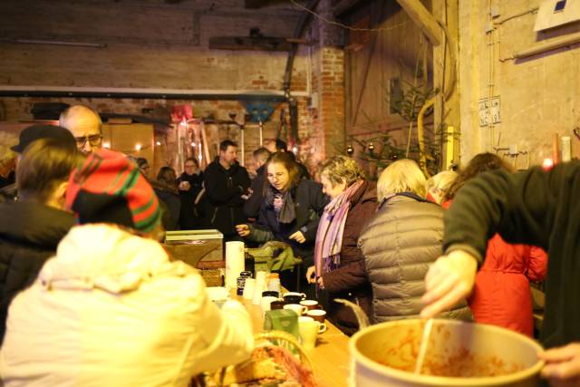 Scheunengottesdienst und 15. Türchen des "Lebendigen Adventskalenders"