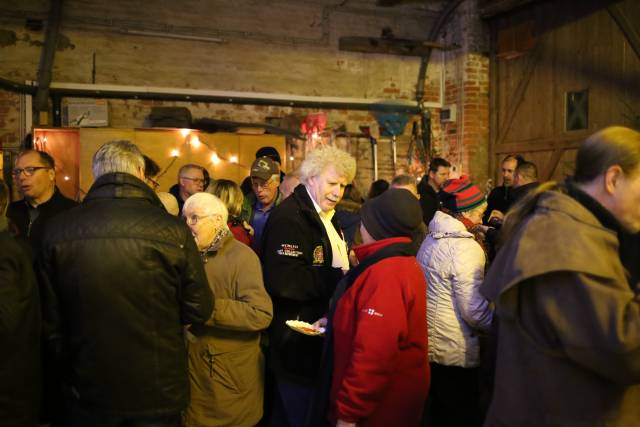 Scheunengottesdienst und 15. Türchen des "Lebendigen Adventskalenders"