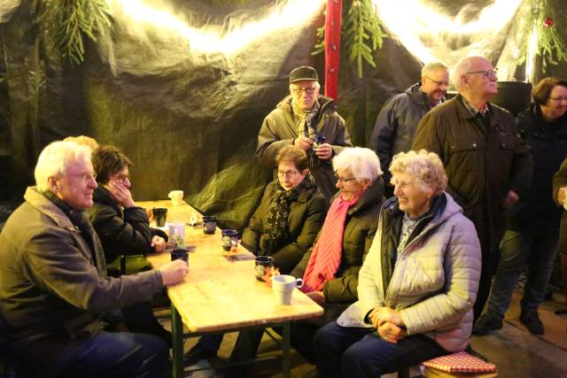 Scheunengottesdienst und 15. Türchen des "Lebendigen Adventskalenders"