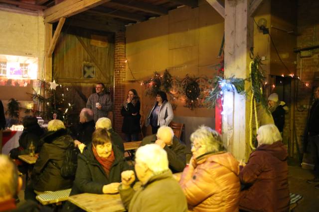 Scheunengottesdienst und 15. Türchen des "Lebendigen Adventskalenders"