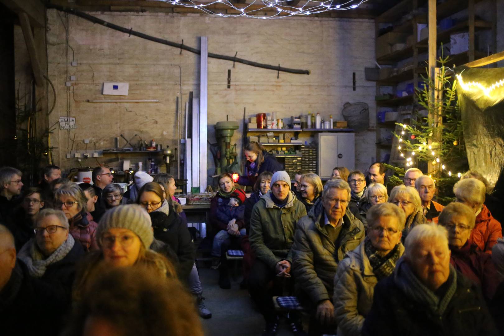 Scheunengottesdienst und 15. Türchen des "Lebendigen Adventskalenders"