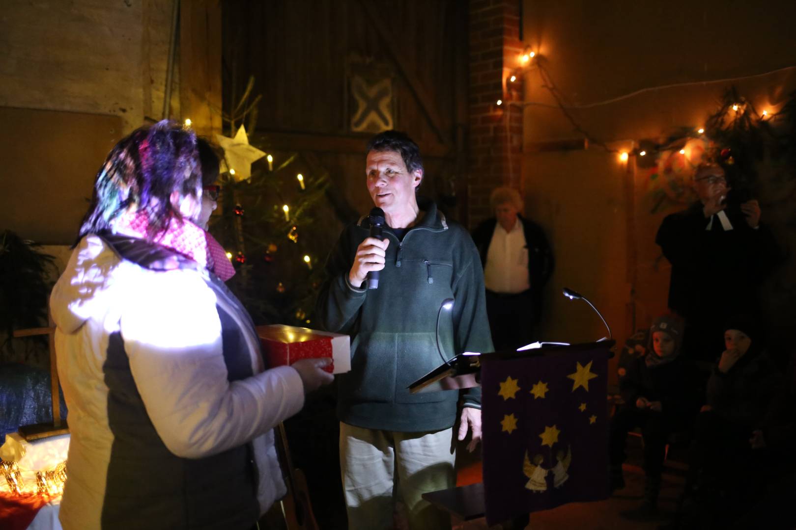 Scheunengottesdienst und 15. Türchen des "Lebendigen Adventskalenders"