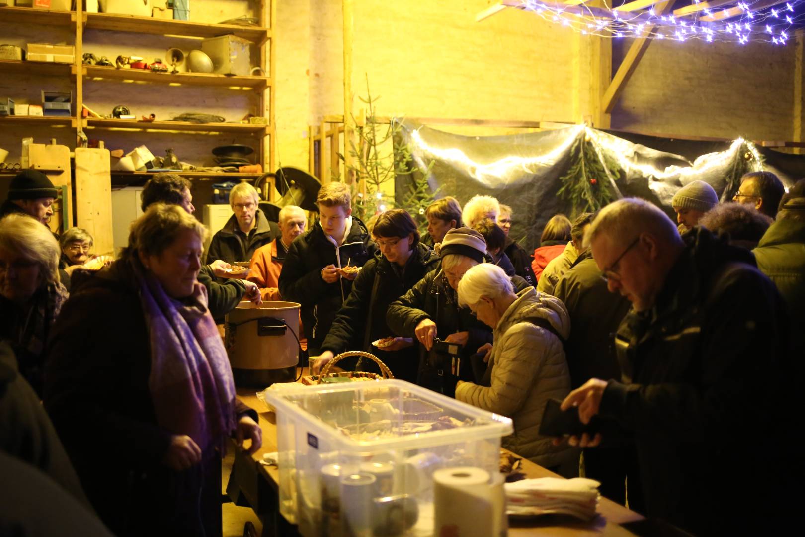 Scheunengottesdienst und 15. Türchen des "Lebendigen Adventskalenders"