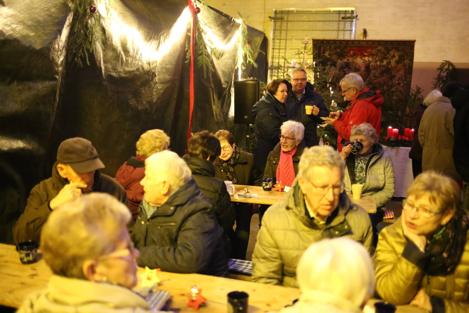 Scheunengottesdienst und 15. Türchen des "Lebendigen Adventskalenders"