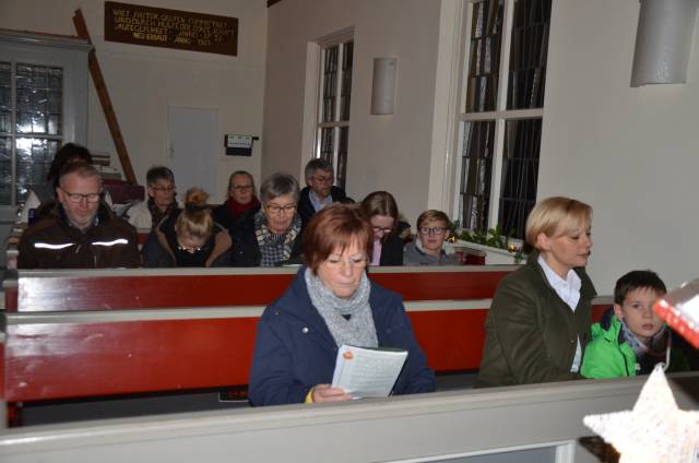 17. Türchen des "Lebendigen Adventskalenders" in der St. Johanniskapelle in Fölziehausen