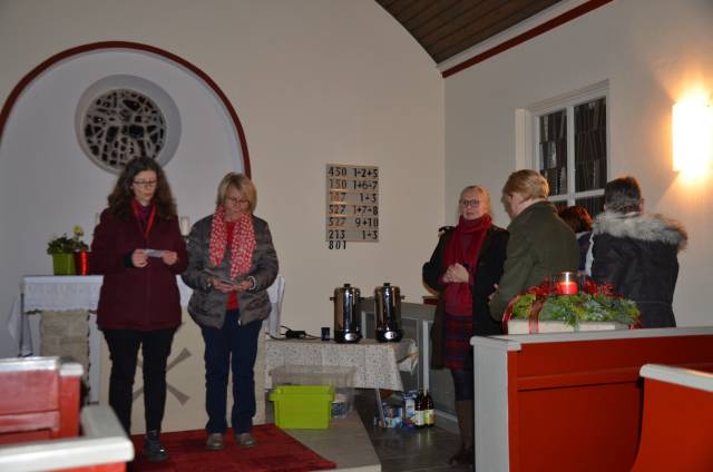 17. Türchen des "Lebendigen Adventskalenders" in der St. Johanniskapelle in Fölziehausen