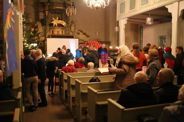 22. Türchen des "Lebendigen Adventskalenders" bei Wort und Gesang in der Katharinenkirche in Duingen