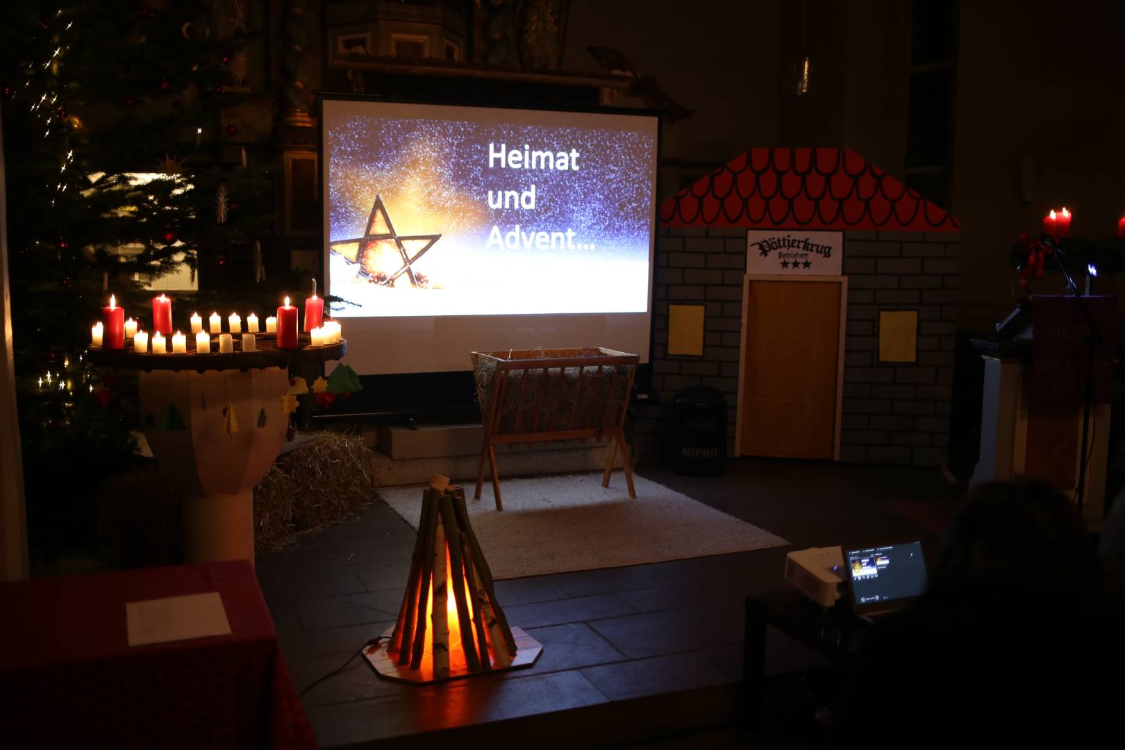 22. Türchen des "Lebendigen Adventskalenders" bei Wort und Gesang in der Katharinenkirche in Duingen