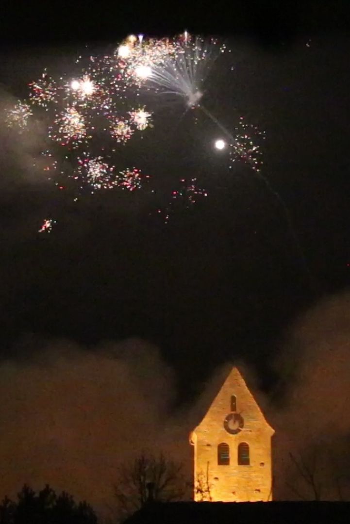 Feuerwerk über der St. Franziskuskirche