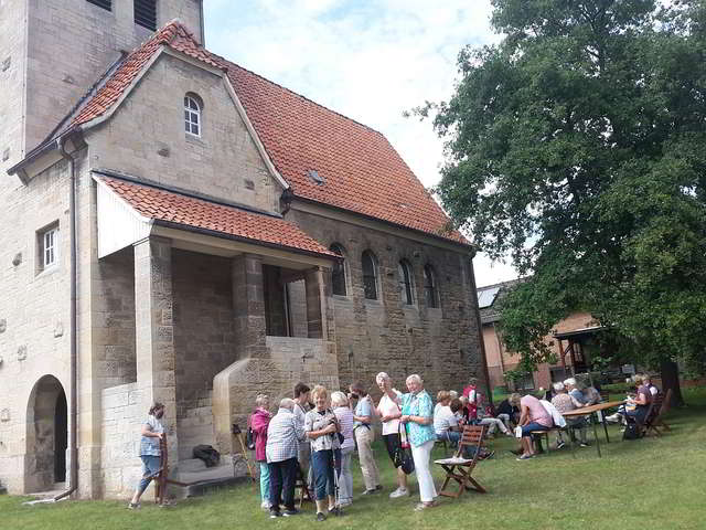Landfrauen besuchen die St. Franziskuskirche