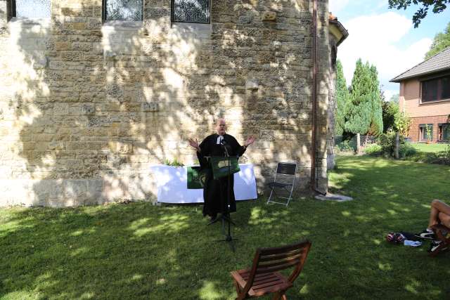 Freiluftgottesdienst an der St. Franziskuskirche