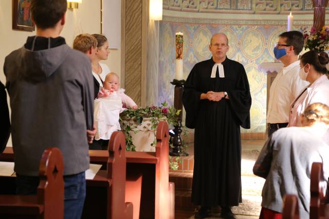 Taufe von Mira Oppermann in der St. Franziskuskirche