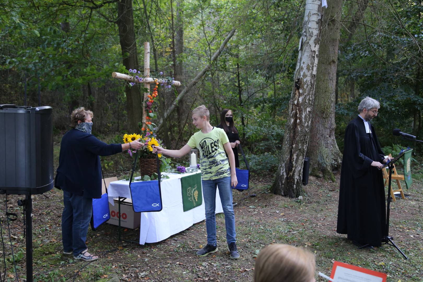 Begrüßung der Vorkonfirmanden an der Köhlerhütte in Coppengrave