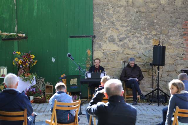 Ökumenisches Erntedankfest im Reitstall