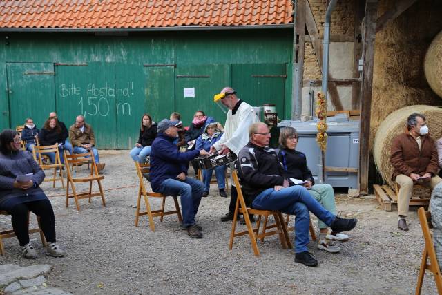 Ökumenisches Erntedankfest im Reitstall