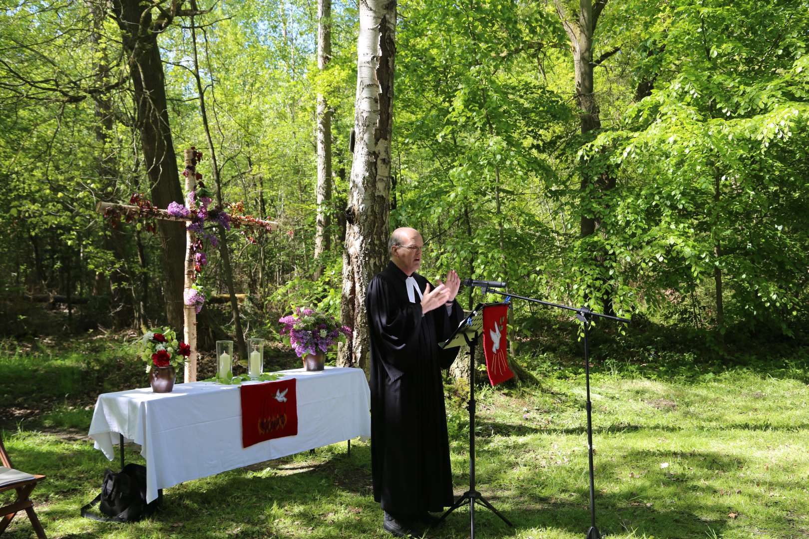 Sonniger Ökumenischer Freiluftgottesdienst am Pfingstmontag an der Köhlerhütte