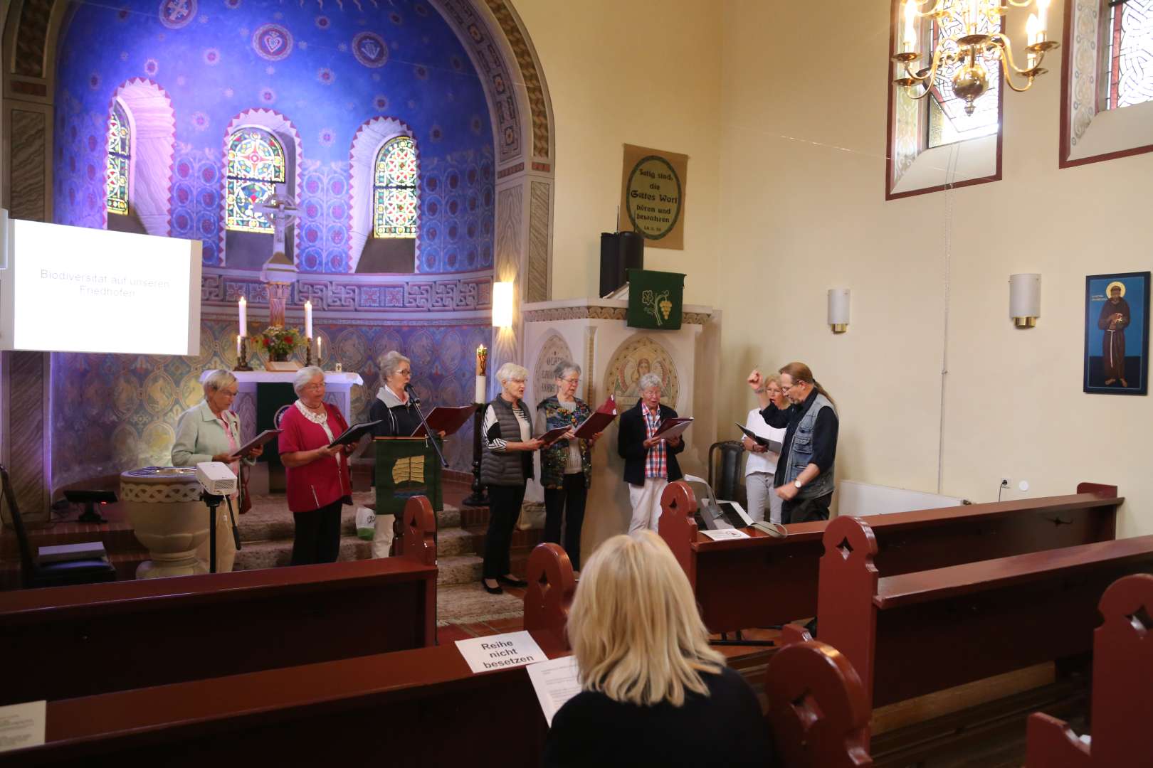 Duinger Kirchenchor begleitet Gottesdienst in der St. Franziskuskirche musikalisch