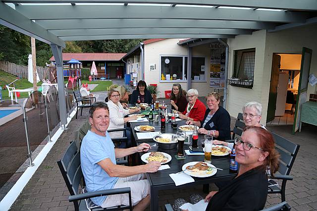 Open Air Kirchenvorstandssitzung im Hilsbad