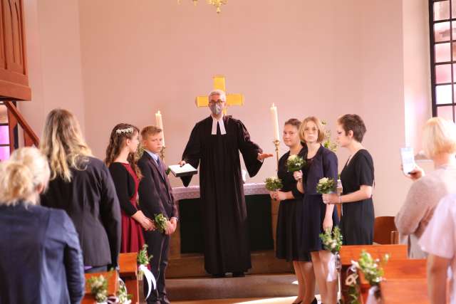 Konfirmation der Kirchengemeinde Coppengrave in der St. Maternuskapelle