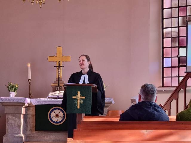 Pastorin Inga Leicher - Erster Gottesdienst in der Kirchengemeinde Coppengrave