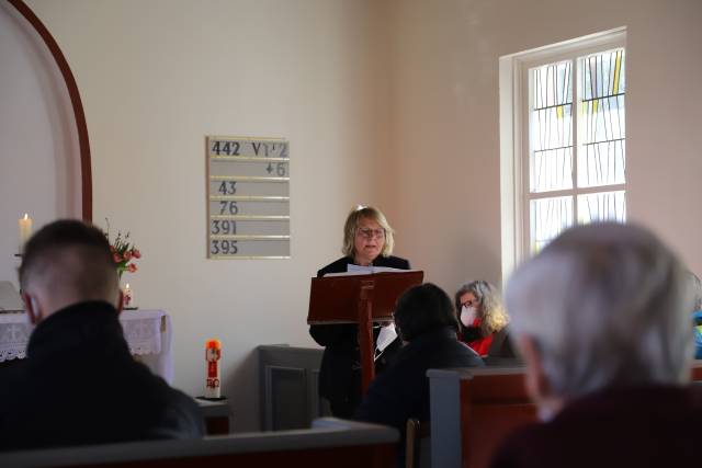 Erster Gottesdienst von Pastorin Leicher in Fölziehausen mit Überraschung