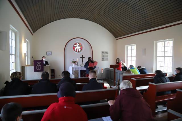 Erster Gottesdienst von Pastorin Leicher in Fölziehausen mit Überraschung