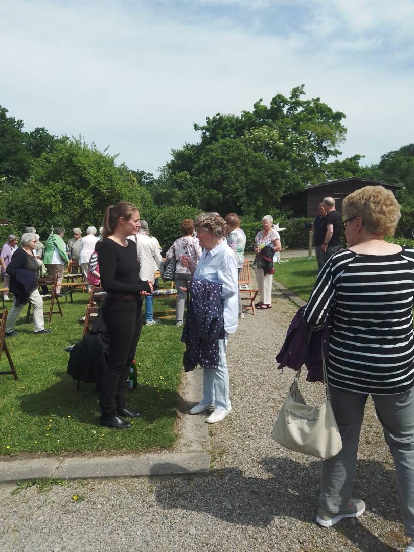 Impressionen vom Gottesdienst am Pfingstsonntag im Kleingarten in Duingen