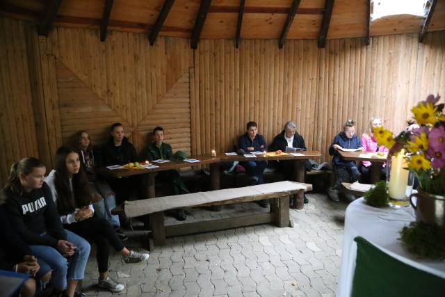 Begrüßungsgottesdienst der neuen Konfirmanden an der Köhlerhütte