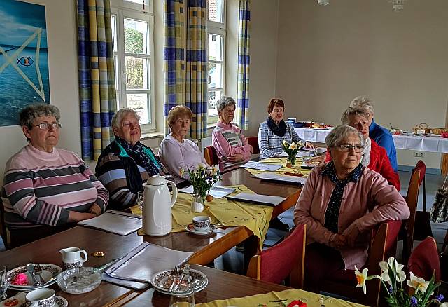 Pastorin Haase beim Frauenfrühstück