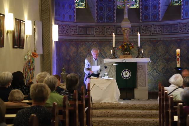 Lesung von Pastor i.R. Makarowski in der St. Franziskuskirche