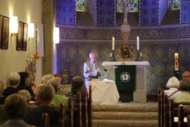 Lesung von Pastor i.R. Makarowski in der St. Franziskuskirche