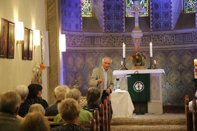 Lesung von Pastor i.R. Makarowski in der St. Franziskuskirche