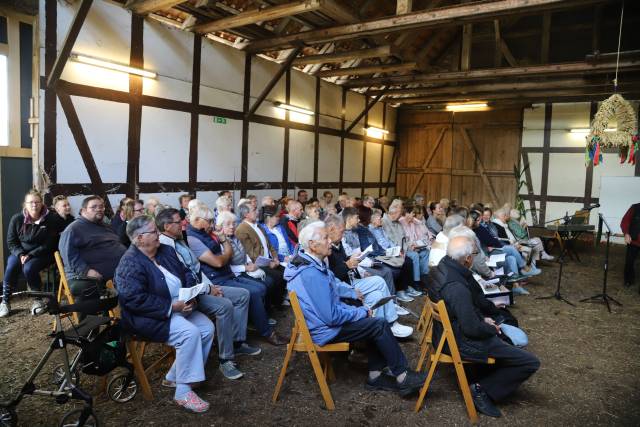 Ökumenisches Erntedankfest in der Reithalle in Coppengrave