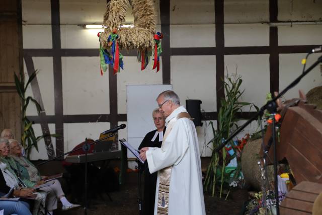 Ökumenisches Erntedankfest in der Reithalle in Coppengrave