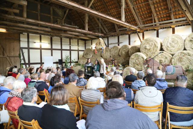 Ökumenisches Erntedankfest in der Reithalle in Coppengrave