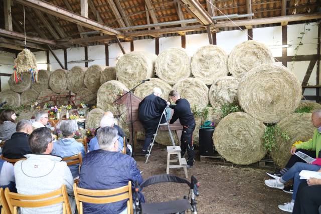 Ökumenisches Erntedankfest in der Reithalle in Coppengrave