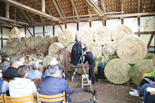 Ökumenisches Erntedankfest in der Reithalle in Coppengrave