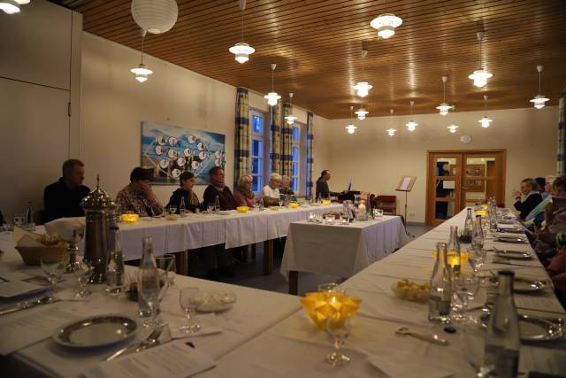 Tischabendmahl am Gründonnerstag im Gemeindehaus in Duingen