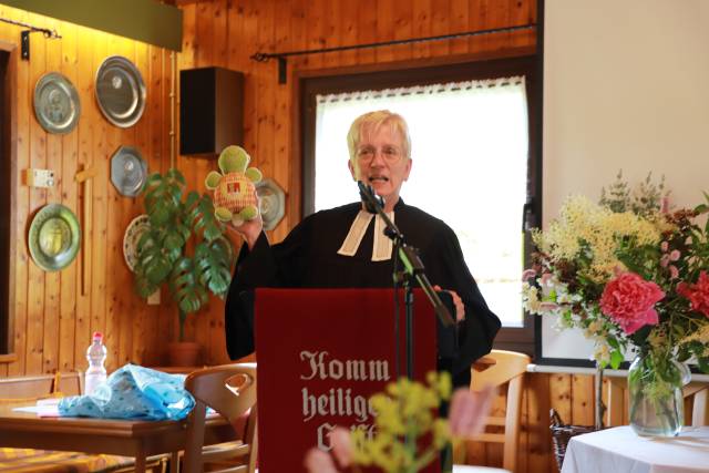 Gottesdienst am Pfingstsonntag im Kleingarten