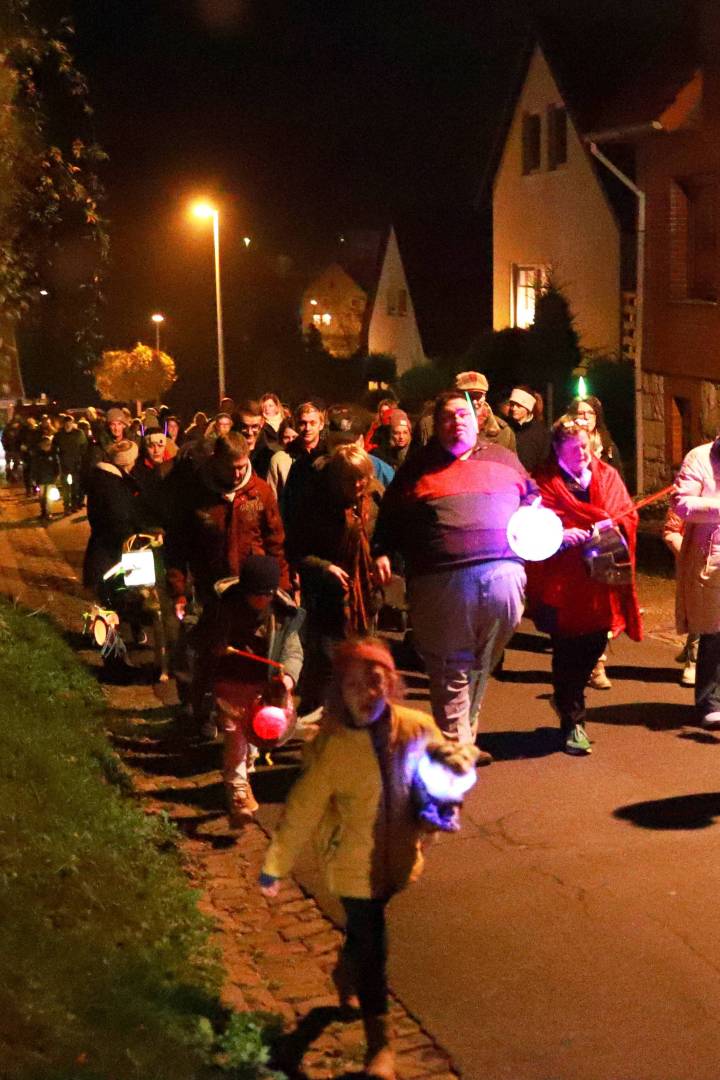 Martinsandacht mit Laternenumzug