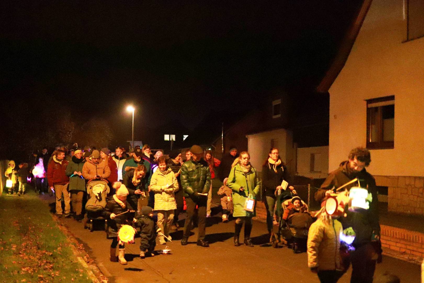 Martinsandacht mit Laternenumzug