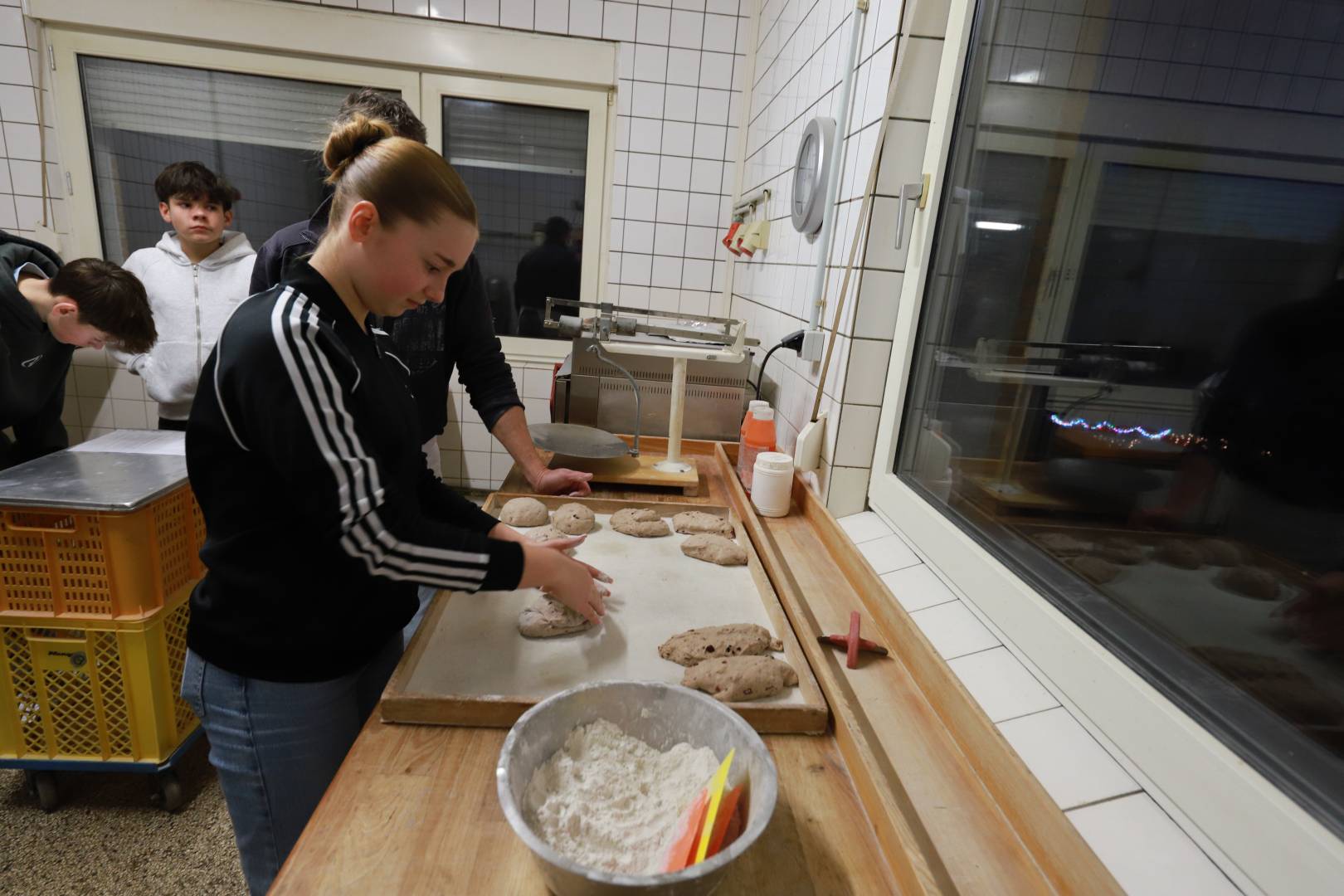 Unsere Konfirmanden backen Brot