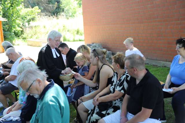 Sommerkirche in Weenzen an der Mehrzweckhalle